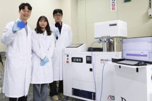 KIMM plasma equipment developed by Hyeong-U Kim left