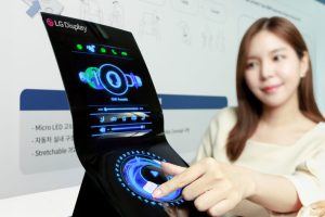 NEWS-LG-Displays-Stretchable-Display-1024x819-1-300x200.jpg